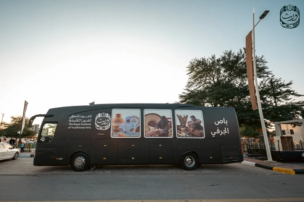 انطلاق باص الحِرفي من ورث في 3 محطات للتعريف بالفنون التقليدية بالمملكة - الصورة من حساب ورث على إكس