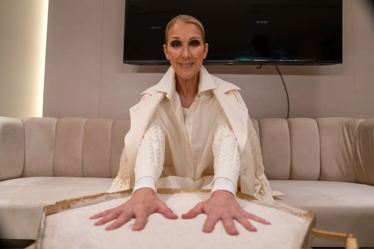 سيلين ديون تضع بصمتها - الصورة من حساب تركي آل الشيخ على منصة X