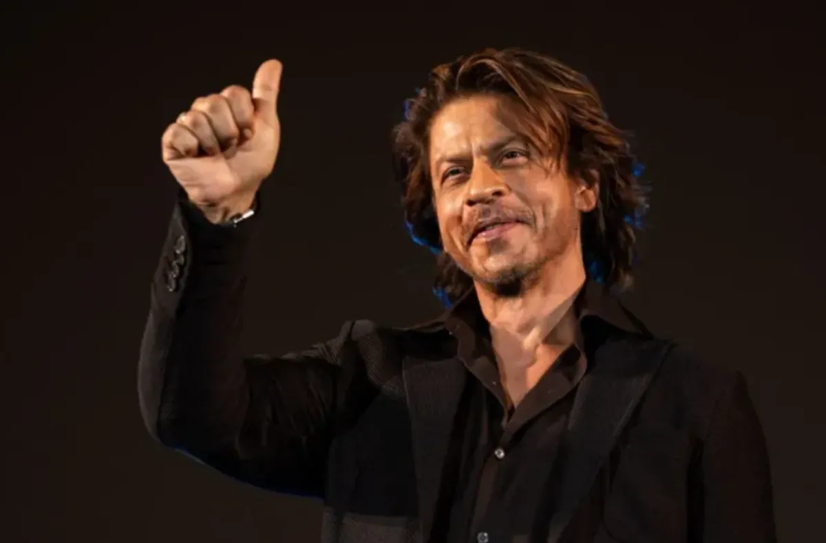 شاروخان يحضر مهرجان لوكارنو السينمائي السابع والسبعين في لوكارنو بسويسرا (Shah Rukh Khan attends the 77th Locarno Film Festival in Locarno, Switzerland). مصدر الصورة: Alessandro Levati/Getty Images
