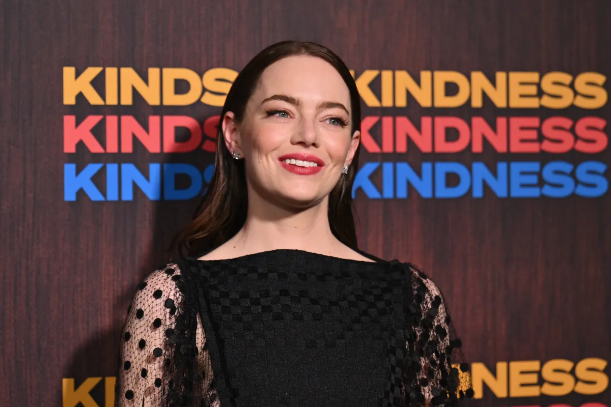 إيما ستون تحضر العرض الأول لفيلم Searchlight في نيويورك ( Emma Stone attends the New York premiere of Searchlight). مصدر الصورة: ANGELA WEISS / AFP