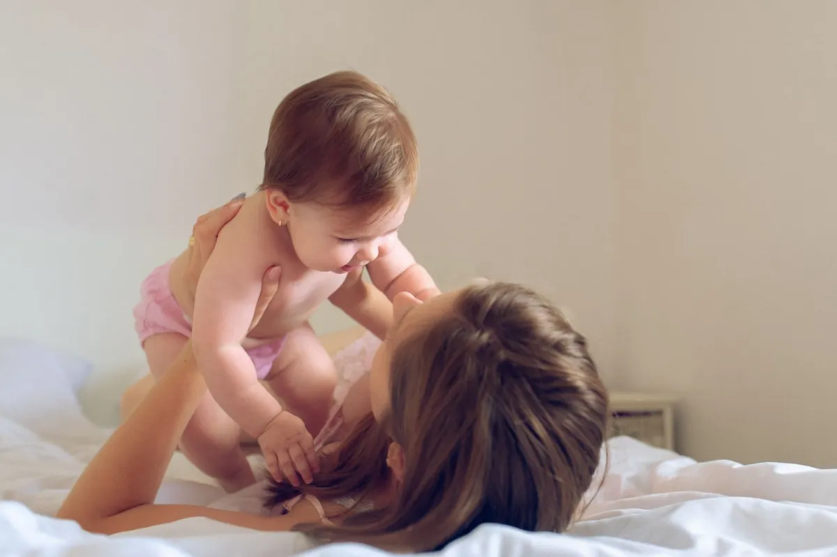 صورة أم ومولود