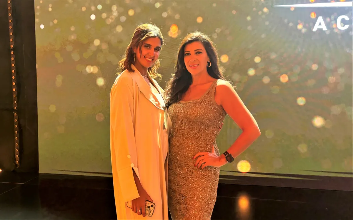 ريتا برصونا ورازان العجمي- الصورة  خاصة  بسيدتي من تصوير زكية البلوشي