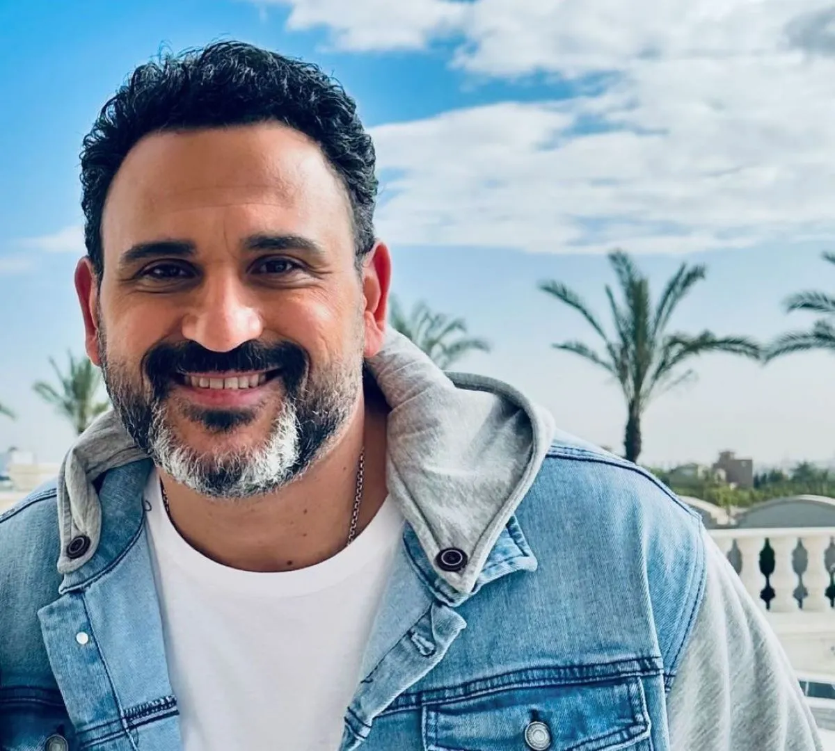 أكرم حسني- الصورة من صفحته على إنستغرام