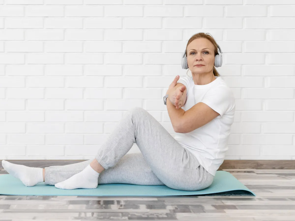 أفضل تمارين رياضية لشدّ الجسم  للنساء فوق الأربعين Image by freepik