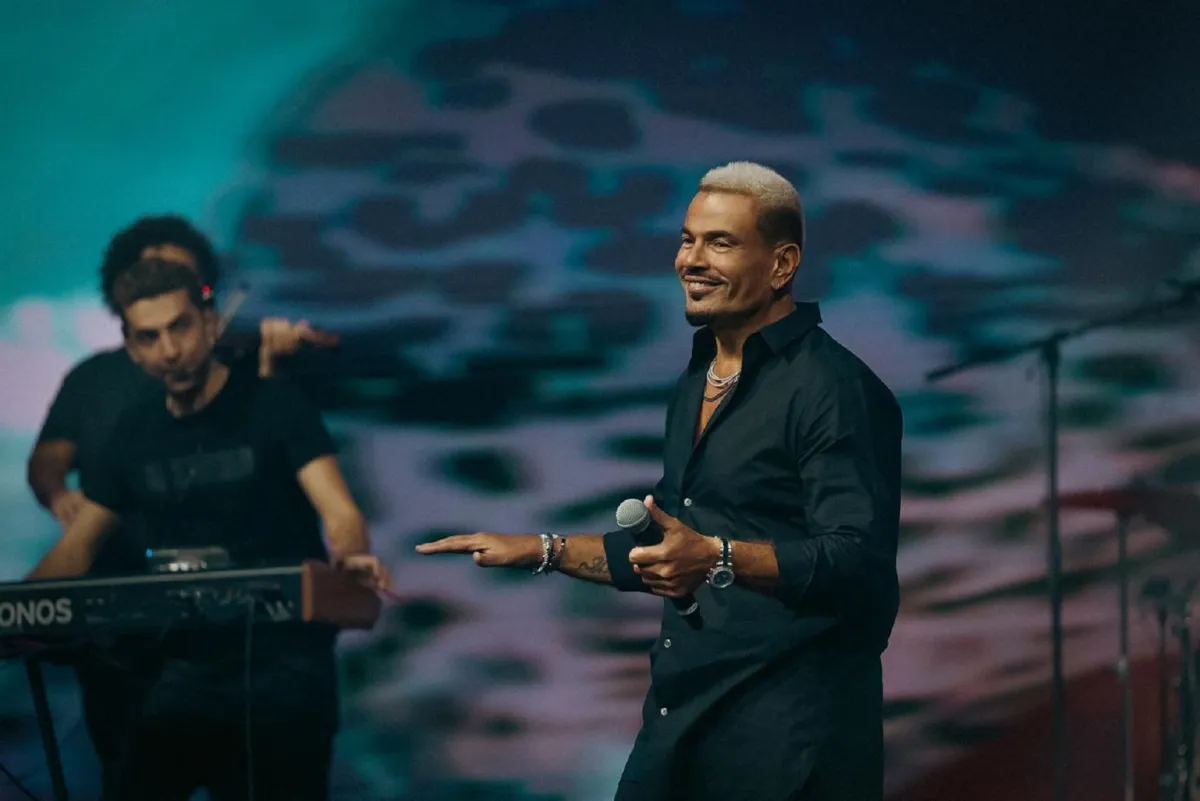 عمرو دياب- الصورة من المكتب الاعلامي