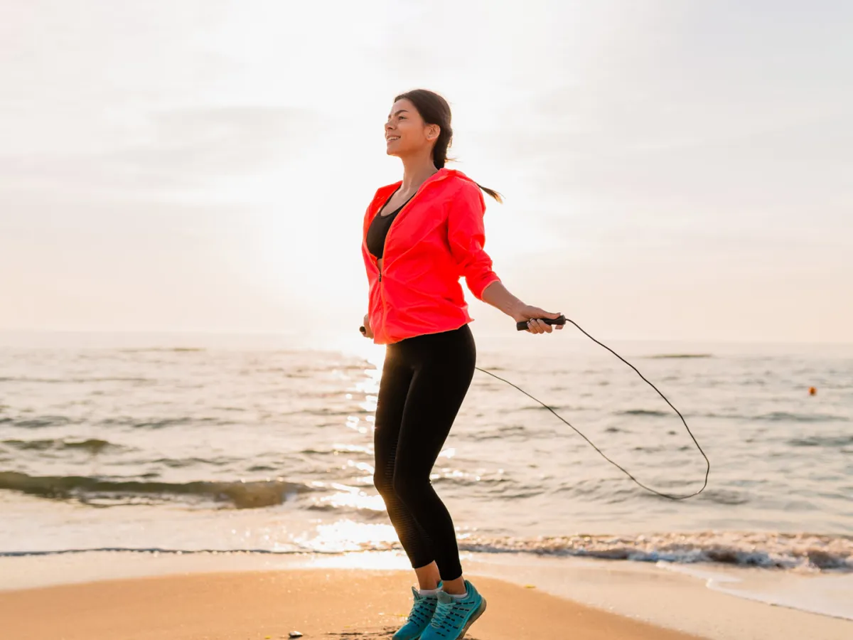 كلا النوعين يُعتبران مناسبين للرجال والنساء Image by marymarkevich on Freepik