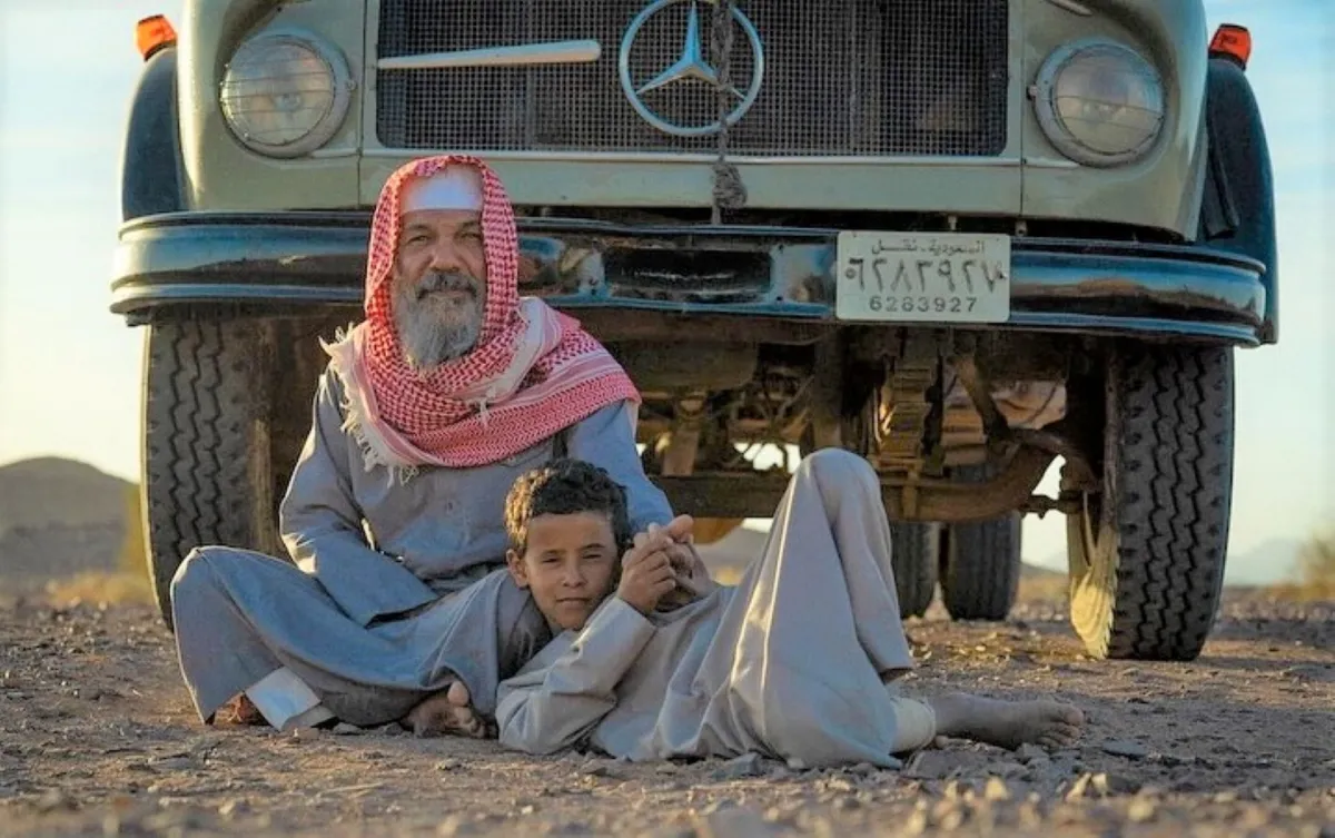 إبراهيم الحساوي ولقطة من فيلم هوبال- الصورة من حسابه على الانستغرام