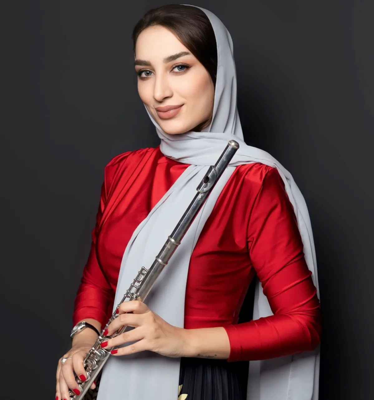 حسناء العجمي عازفة الفلوت- تصوير سعيد الزدجالي