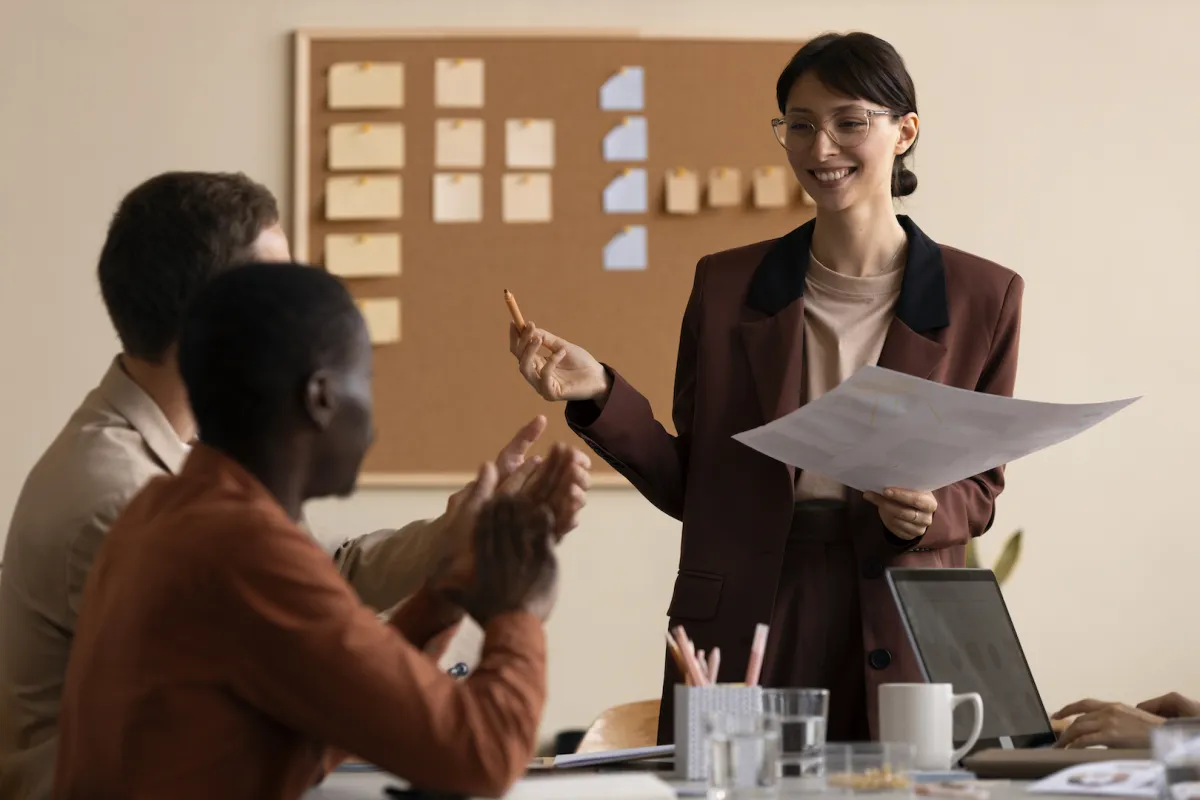 كيف تصبح قائدًا دون أن تحمل منصبًا رسميًا؟ 