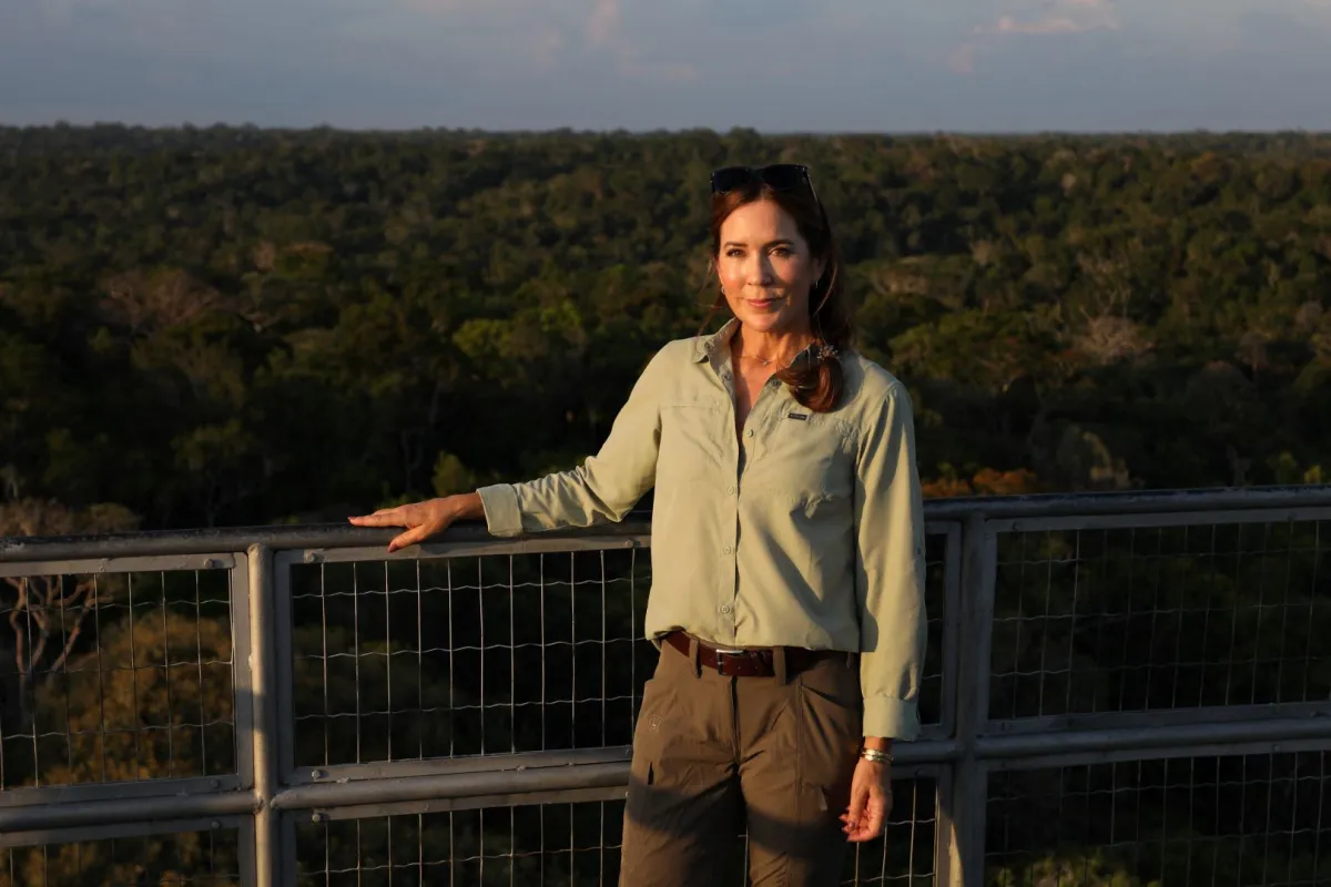 الملكة ماري ملكة الدنمارك في ماناوس بولاية أمازوناس بالبرازيل (Queen Mary of Denmark in Manaus, Amazonas State, Brazil). مصدر الصورة: MICHAEL DANTAS / AFP