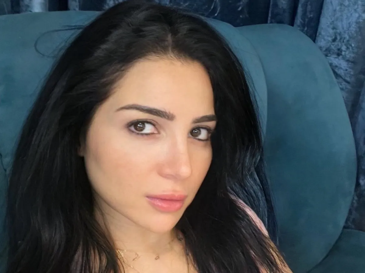 الفنانة مي عز الدين