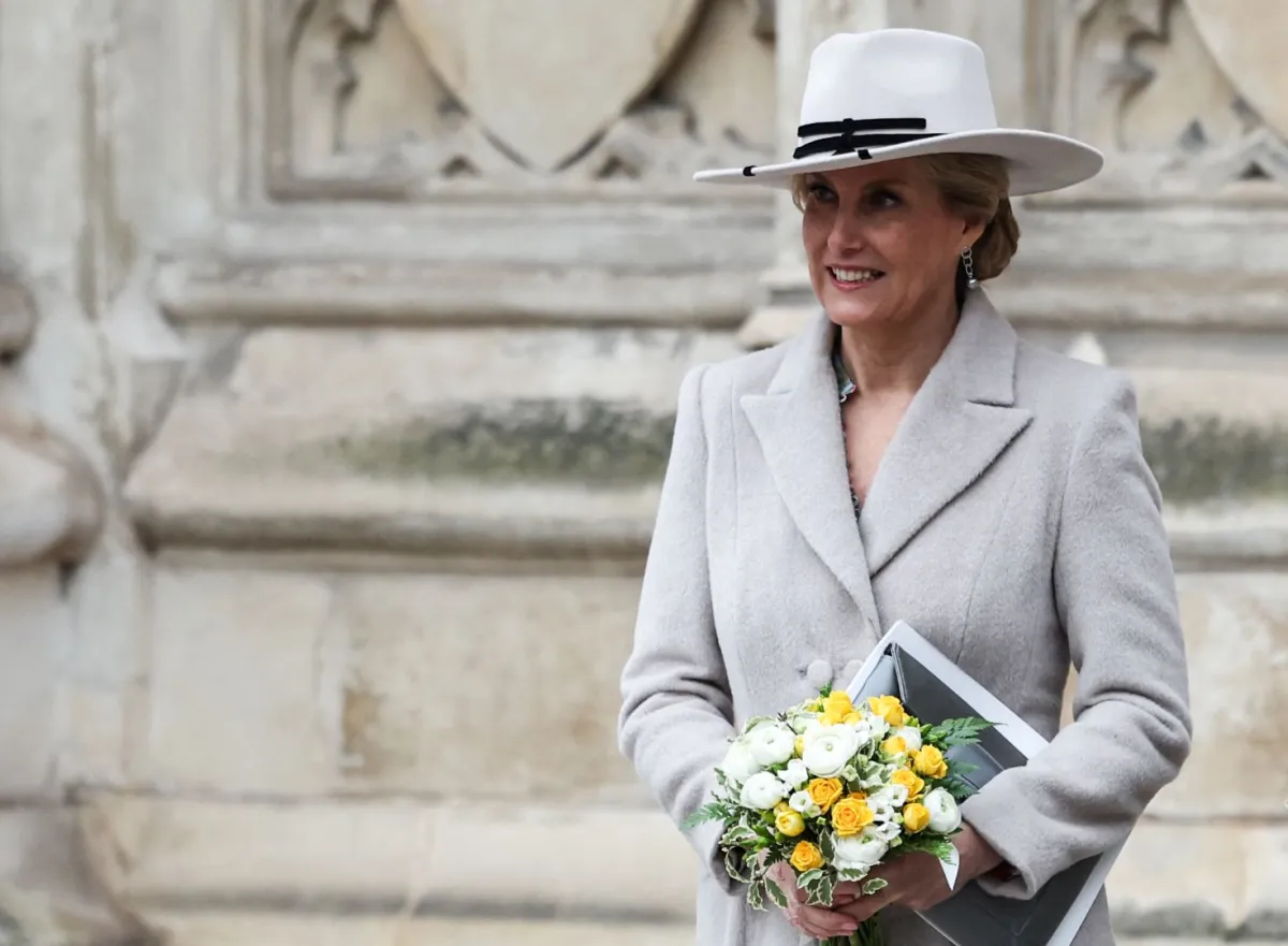 صوفي دوقة إدنبرة تغادر دير وستمنستر في لندن (Sophie, Duchess of Edinburgh leaves Westminster Abbey in London). مصدر الصورة: Daniel LEAL / AFP