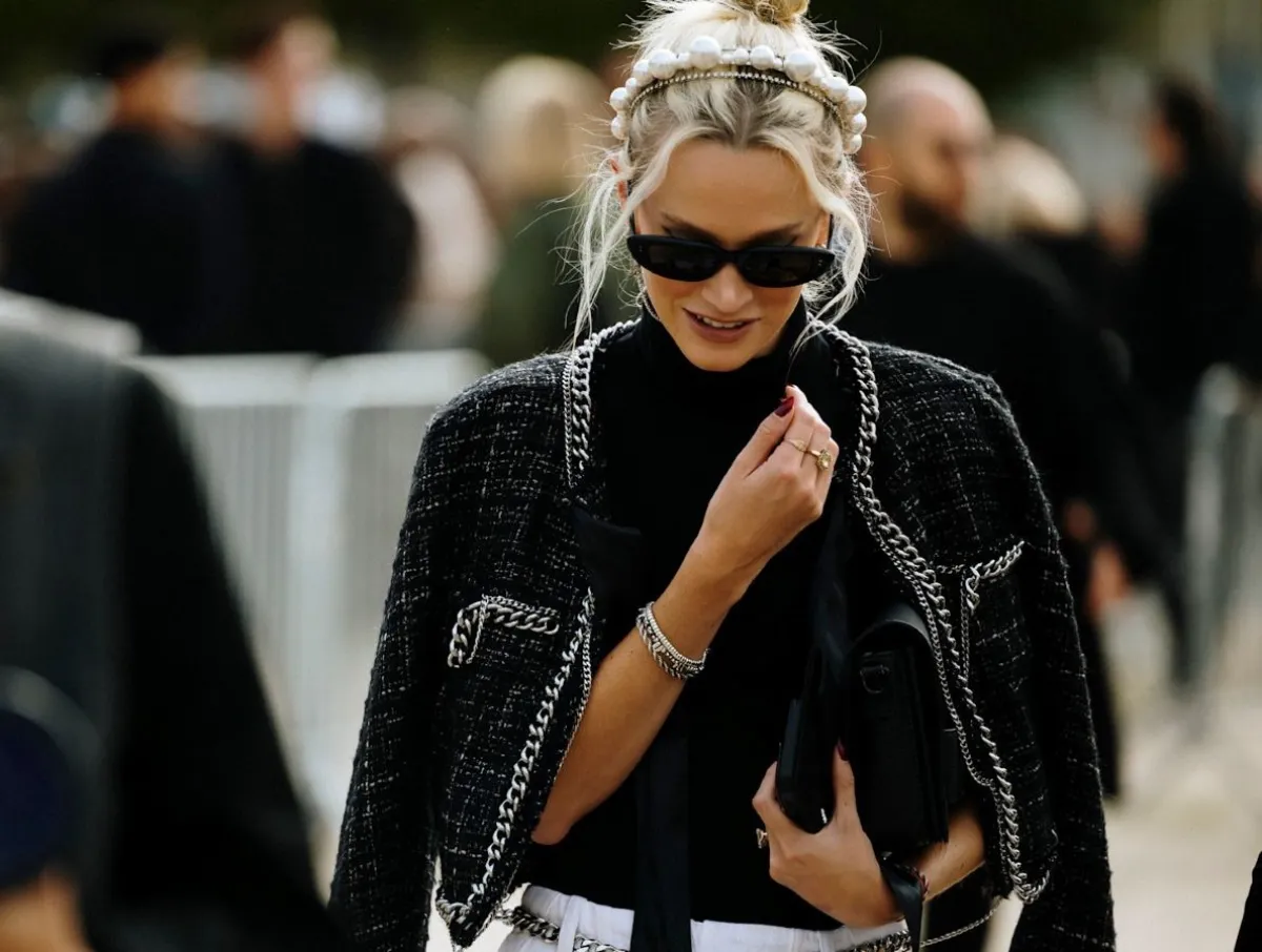 إطلالة ستريت ستايل بزي تويد- الصورة من Launchmetrics/Spotlight ©