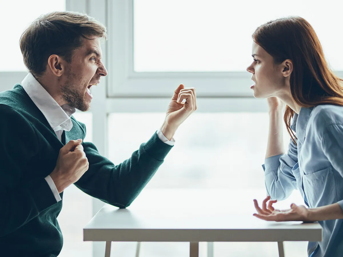 تفسير حلم الشجار مع اشخاص لا اعرفه