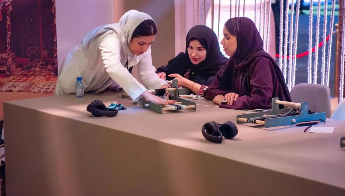 بنان يعزز حضور الحرفيات السعوديات خلال دعمهن وتمكينهن اقتصاديًا - الصورة من واس