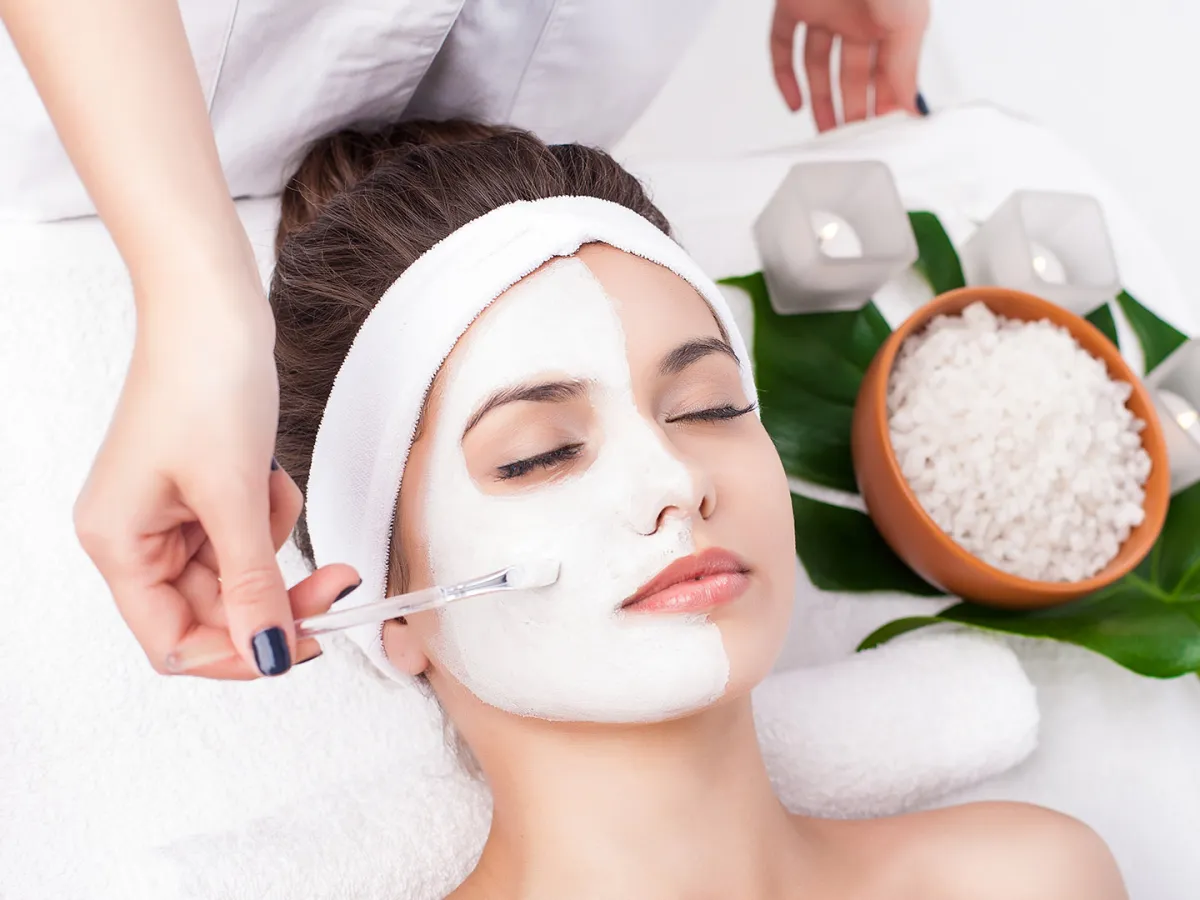 ماسكات الوجه المتعددة.. عناية قصوى تستهدف مختلف مشاكل البشرة في وقت واحد