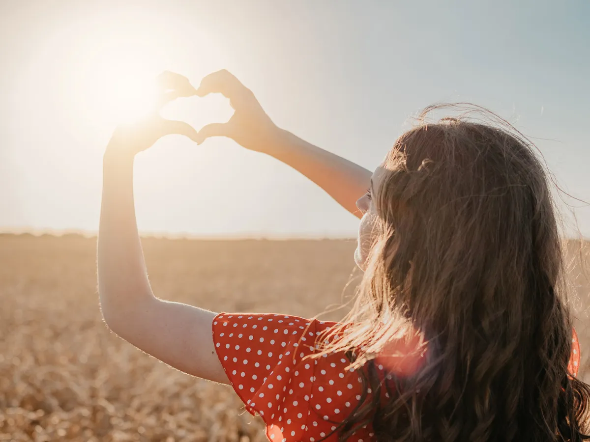 فوائد عديدة لاكتساب فيتامين د من أشعة الشمس  Image By Freepik