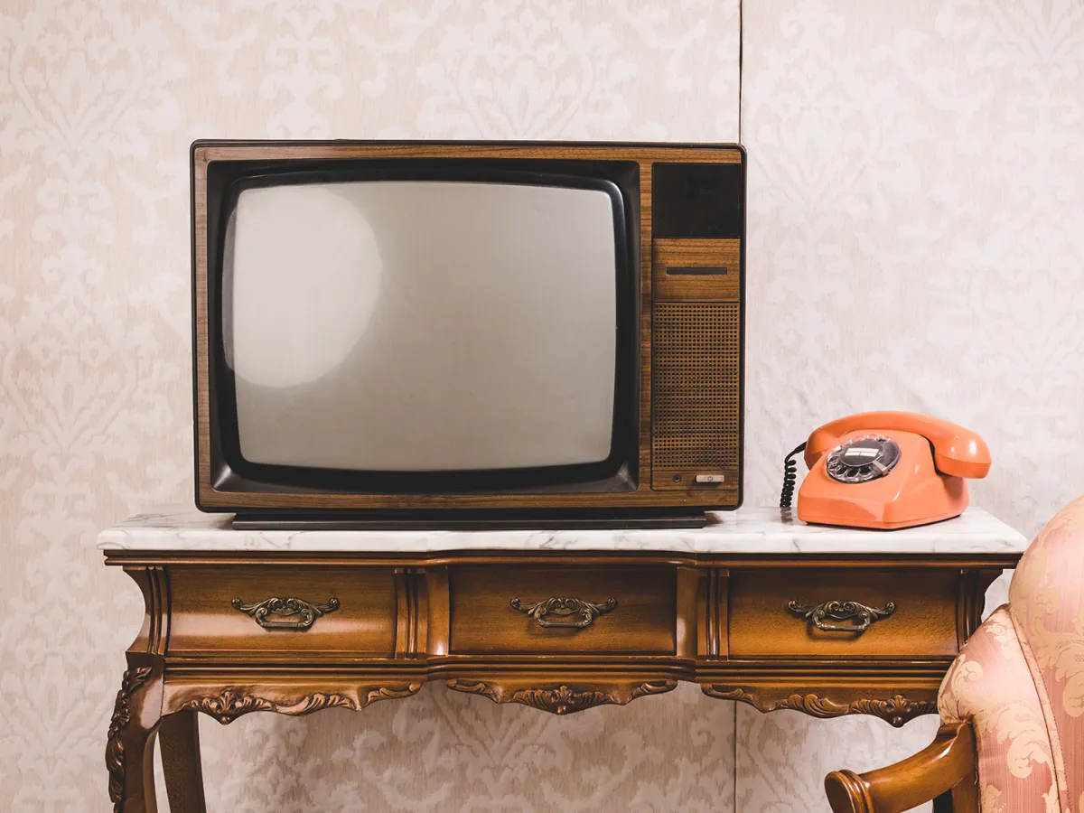 التلفزيون في يومه العالمي .. هل لا يزال قادراً على لمّ شمل العائلة؟
