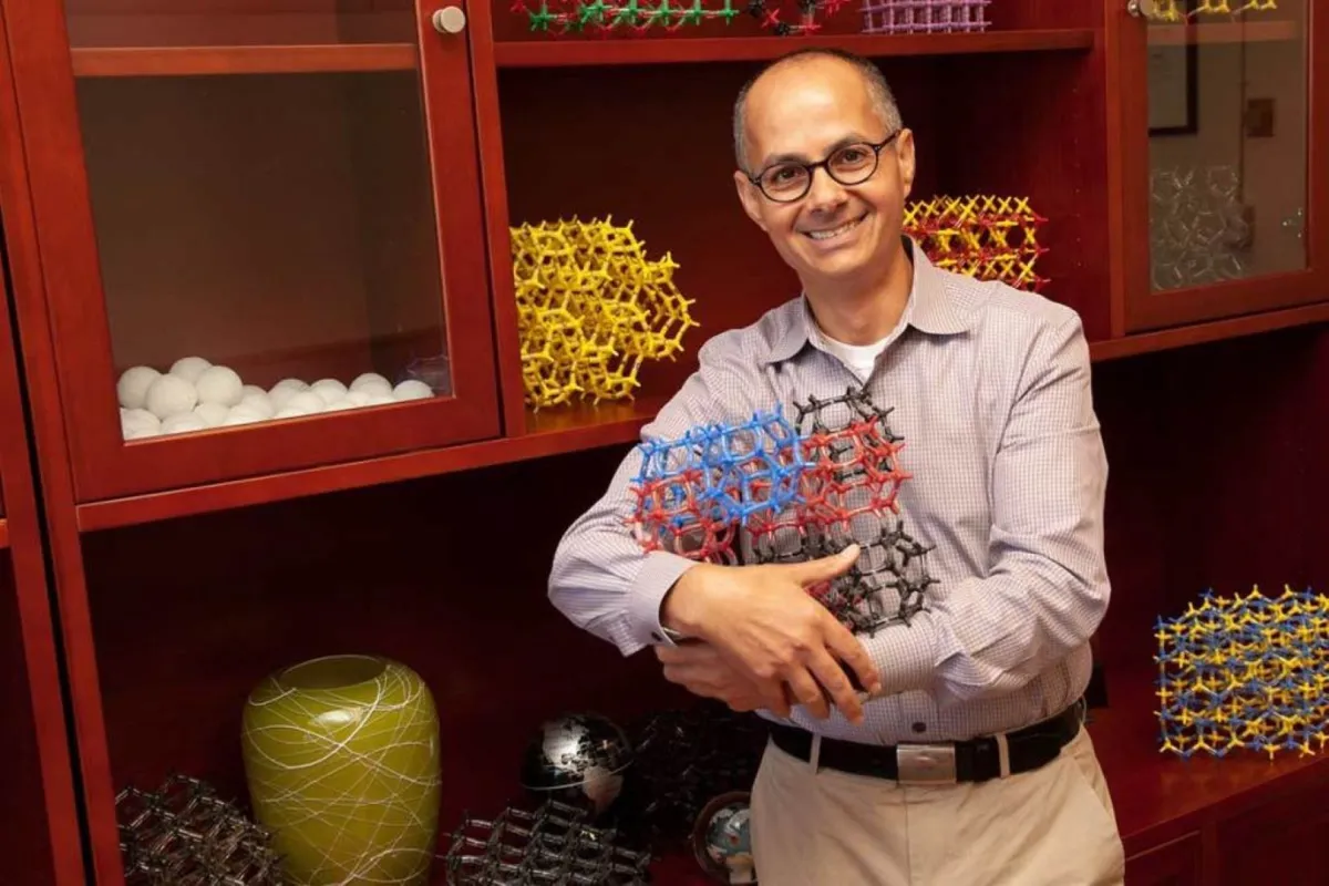 البروفيسور عمر ياغي الفائزبجائزة نوابغ العرب 2024 فرع العلوم الطبيعية -المصدر حساب الجمعية السعودية للكيمياء 