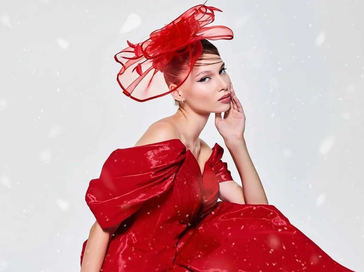 فستان أحمر من فؤاد سركيس- الصورة من العلاقات العامة للمصمم