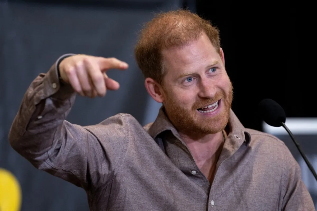 الأمير هاري خلال حدث إطلاق البرنامج المدرسي Invictus Games في كندا. ( Prince Harry during the Invictus Games school program launch event in Canada.). مصدر الصورة: Ethan Cairns / GETTY IMAGES NORTH AMERICA / Getty Images via AFP