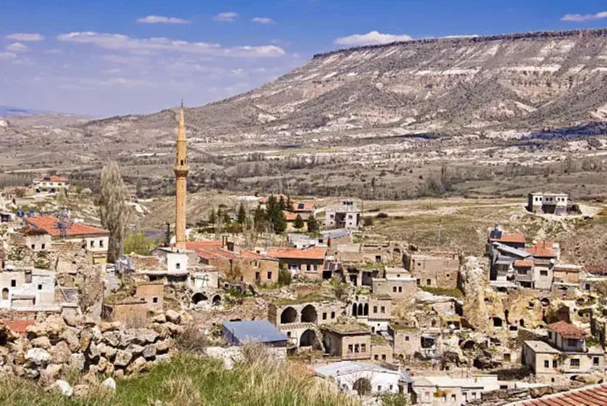 قرية تركية تعود للظهور مجدداً بعد سنوات من غرقها.. فما القصة؟