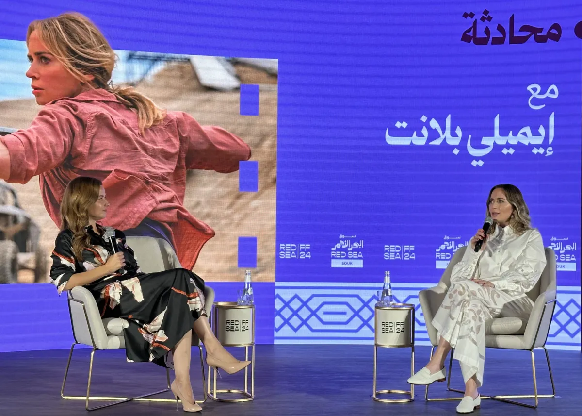 ايميلي بلانت وريا أبي راشد من الجلسة الحوارية - صورة خاصة لسيدتي تصوير ثناء المحمد