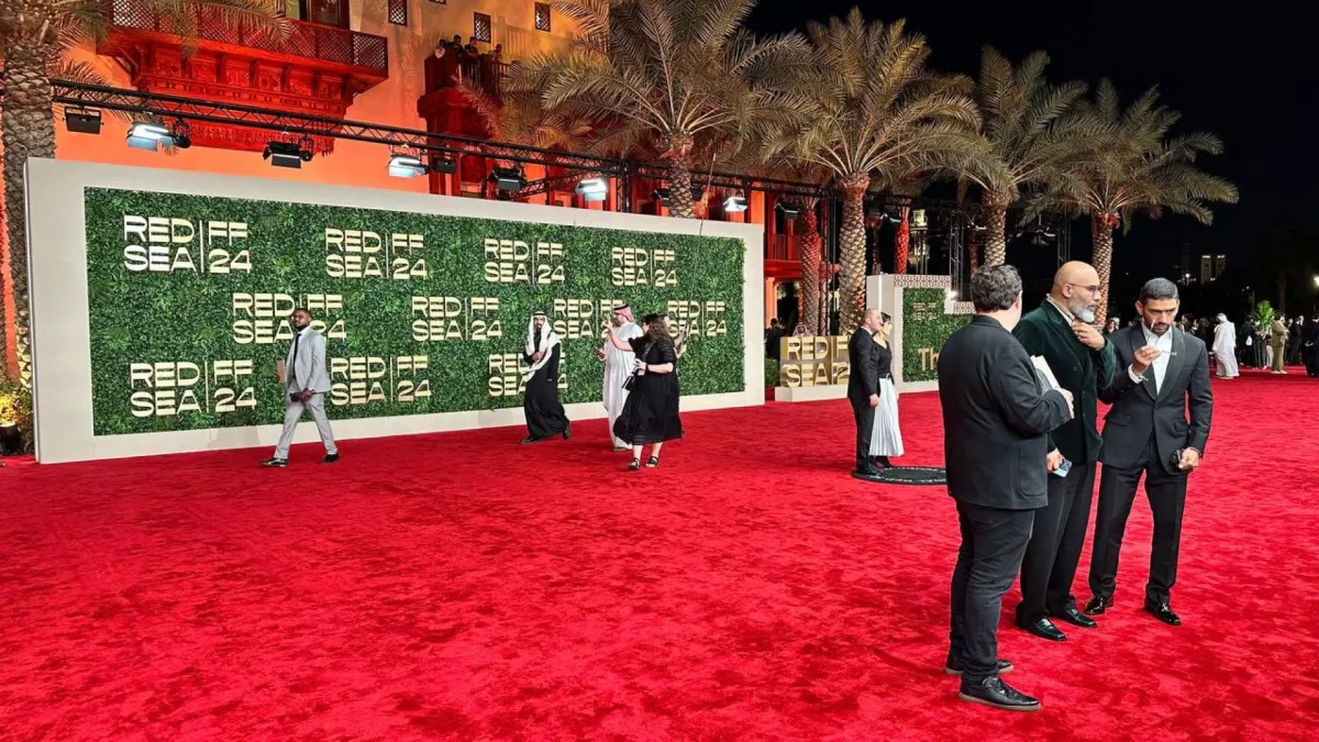 السجادة الحمراء بحفل افتتاح مهرجان البحر الأحمر السينمائي - صورة خاصة لـ"سيدتي" - تصوير: ثناء المحمد