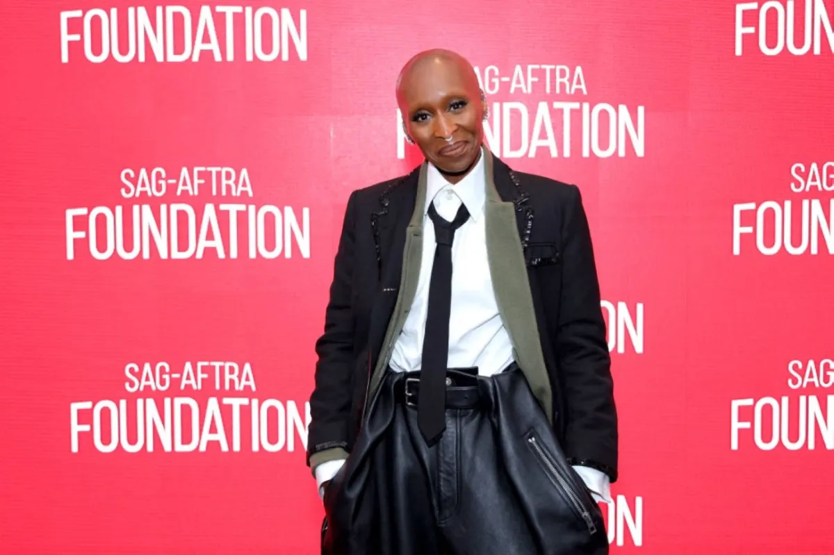 سينثيا إيريفو في مركز روبن ويليامز التابع لمؤسسة نقابة ممثلي الشاشة وفنون الترا في مدينة نيويورك (Cynthia Erivo at the SAG-AFTRA Foundation Robin Williams Center in New York City). مصدر الصورة: Michael Loccisano/Getty Images/AFP