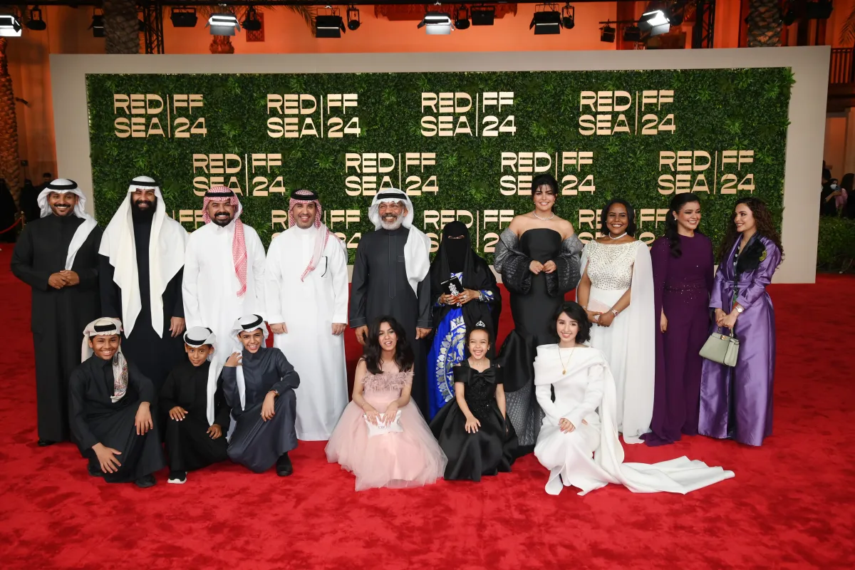 طاقم عمل فيلم "هوبال" يضم حمد فرحان ومشعل المطيري وإبراهيم الحساوي وميلا الزهراني يحضرون العرض الخاص لفيلم "هوبال" خلال مهرجان البحر الأحمر السينمائي الدولي 2024 في جدة، المملكة العربية السعودية. (Photo by Eamonn M. McCormack/Getty Images for The Red Sea International Film Festival)