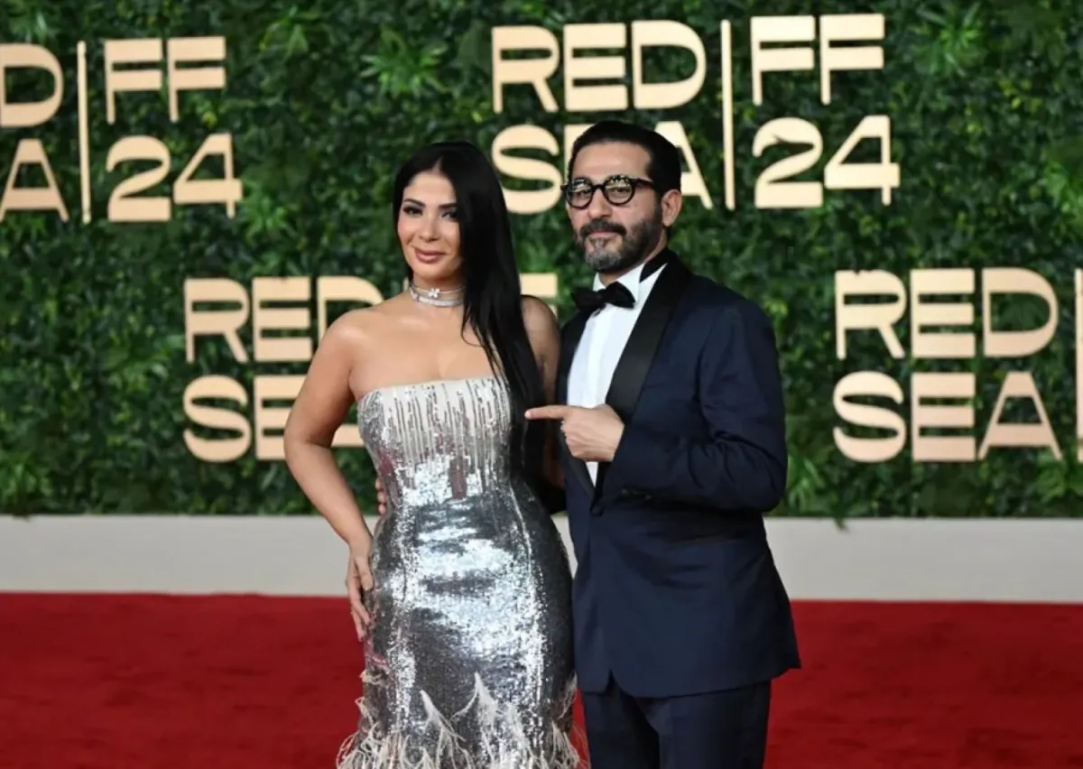 الفنانة منى زكي وزوجها الفنان أحمد حلمي على السجادة الحمراء لمهرجان البحر الأحمر السينمائي 2024 -الصورة خاصة لـ"سيدتي" - تصوير بشير صالح