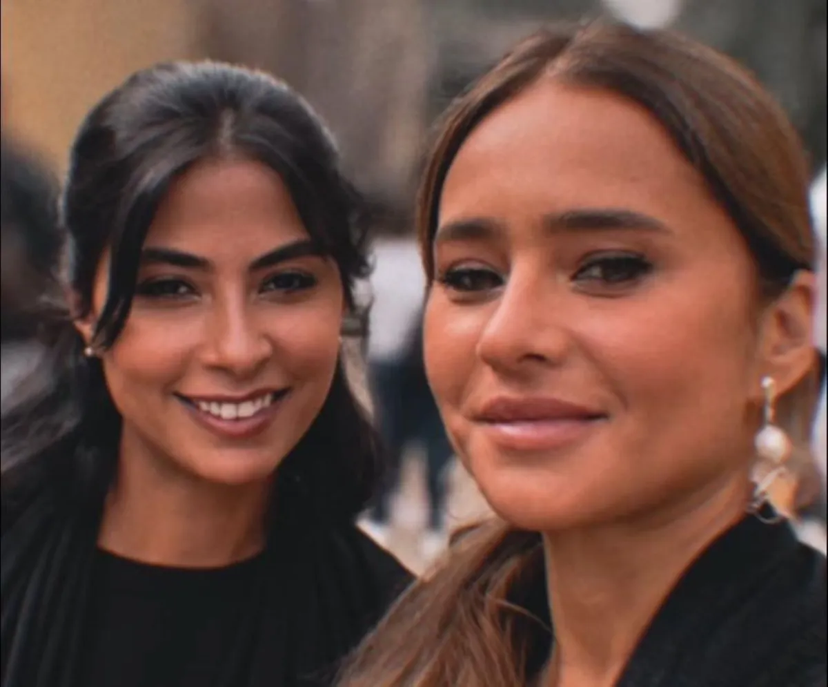 نيللي كريم وروبي في كواليس مسلسل جاني في المنام- الصورة من صفحة نيللي كريم على فيسبوك