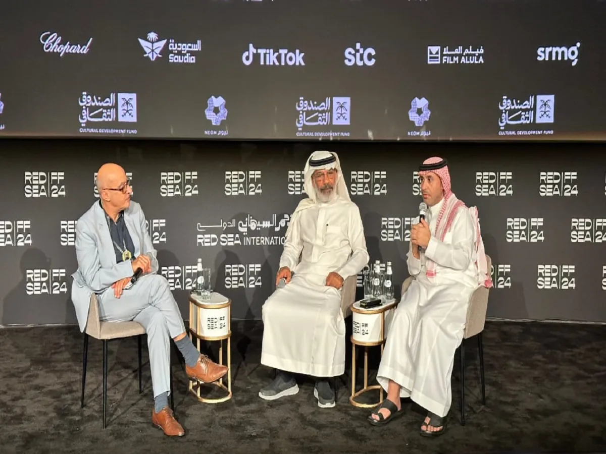 إبراهيم الحساوي ومشعل المطيري م الجلسة الحوارية بمهرجان البحر الأحمر السينمائي - الصورة خاص سيدتي- تصوير- معتز الشافعي