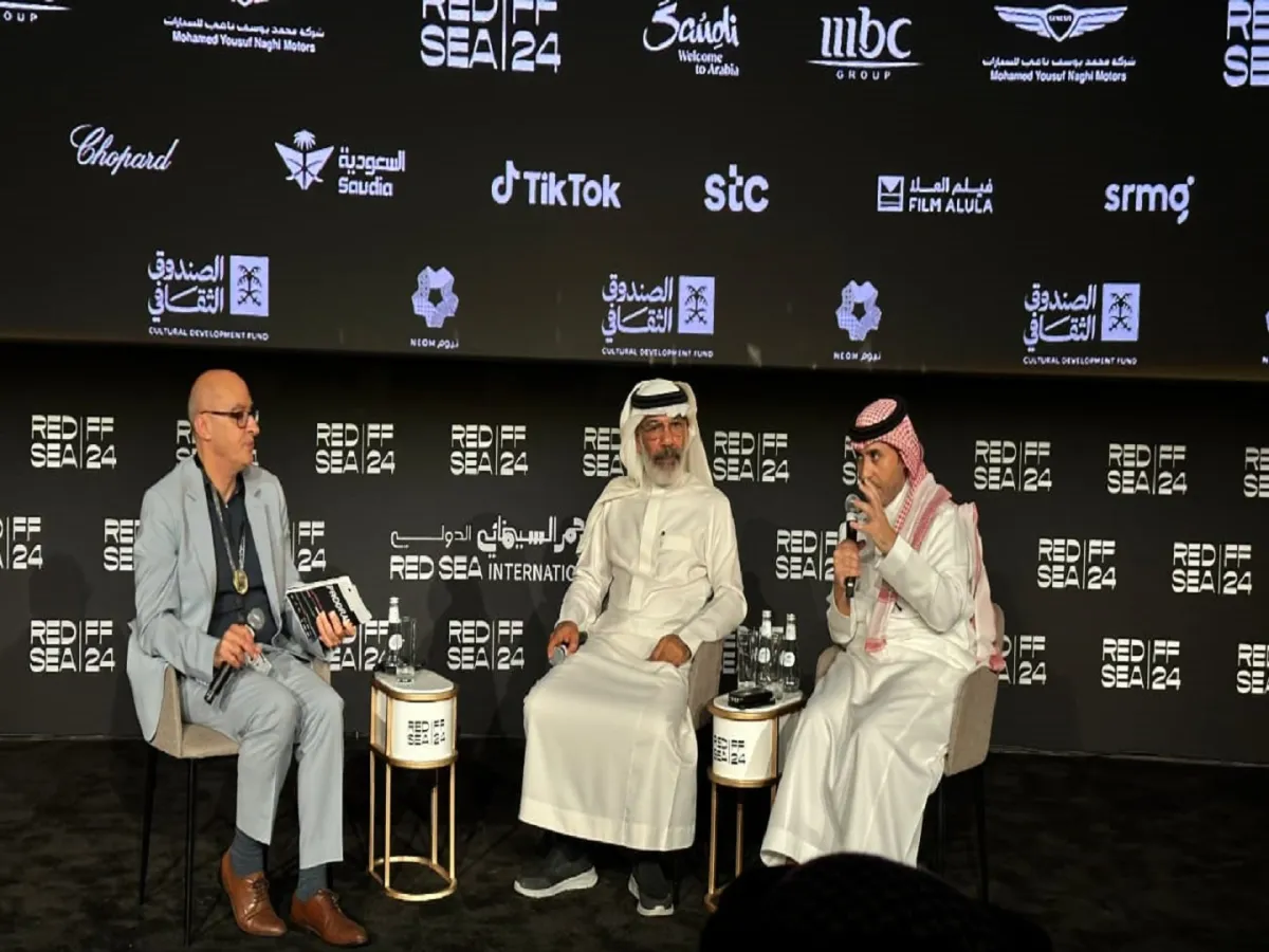 مشعل المطيري وإبراهيم الحساوي من الجلسة الحوارية بمهرجان البحر الأحمر السينمائي - الصورة خاص سيدتي- تصوير: ثناء المحمد