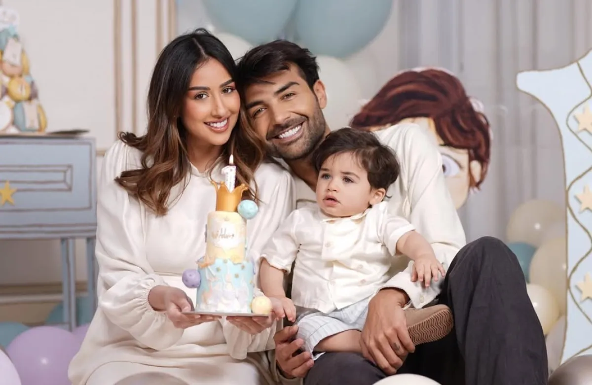 عقيل الرئيسي وفرح الهادي وابنهما آدم-الصورة من حساب غرح على إنستغرام