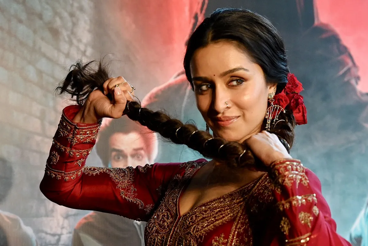شرادها كابور تحضر إطلاق الأغنية الأولى من فيلم الرعب الكوميدي القادم "Stree 2" في مومباي ( Shraddha Kapoor attends the launch of the first song of her upcoming comedy horror film ‘Stree 2’ in Mumbai). مصدر الصورة: Sujit JAISWAL / AFP