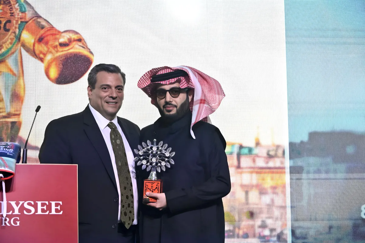 الصورة الرسمية للكشف عن جائزة رجل العام من المجلس العالمي للملاكم