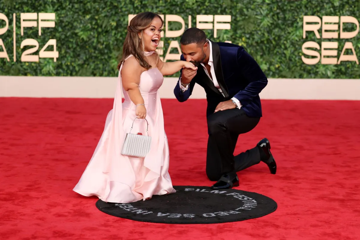 كريم فهمي مع بطلة فيلم سنو وايت مريم شريف من مهرجان البحر الأحمر السينمائي -مصدر الصورة Photo by Ernesto S. Ruscio / Getty Images for The Red Sea International Film Festival