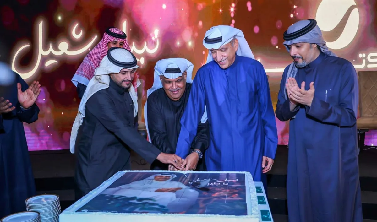 نبيل شعيل وسالم الهندي  أثناء إطلاق البوم يا طيبي- الصورة من المركز الاعلامي لـ روتانا