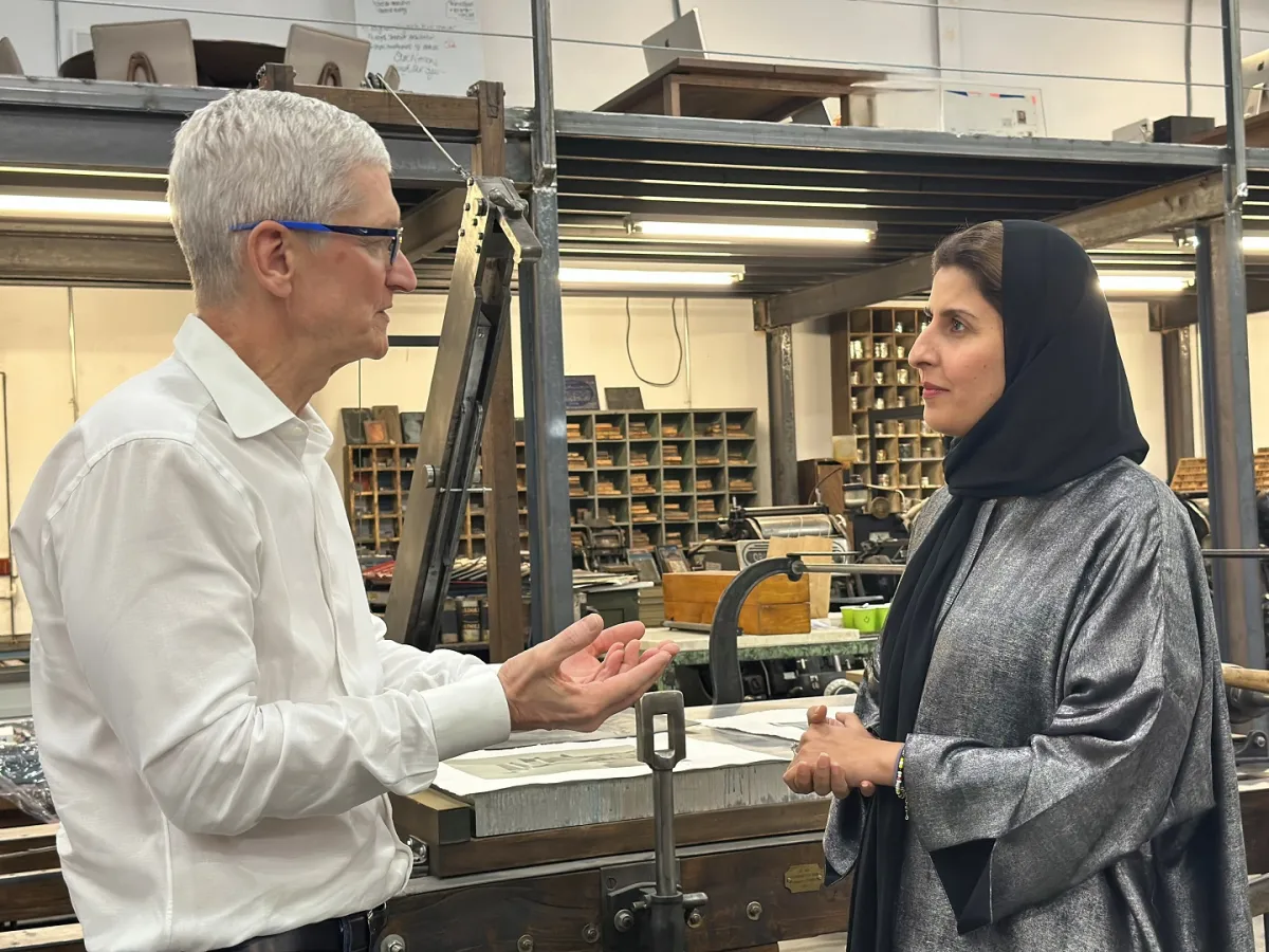 الرئيس التنفيذي لشركة آبل تيم كوك تحاوره رئيسة تحرير سيدتي والجميلة لمى الشثري