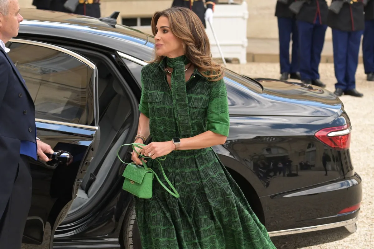 الملكة رانيا في قصر الإليزيه الرئاسي في باريس (Queen Rania at the Elysee Presidential Palace in Paris). مصدر الصورة: Bertrand GUAY / AFP