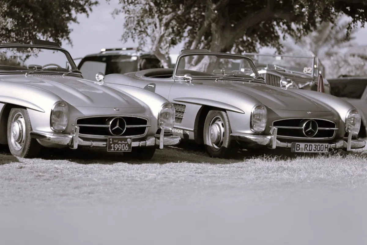 سيارتين من مرسيدس بنز كلاسيك 