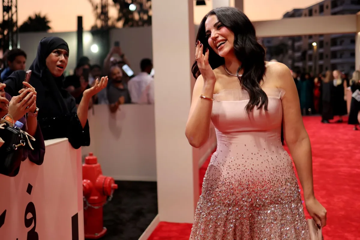 درة زروق في مهرجان البحر الأحمر السينمائي الدولي 2024 في جدة، المملكة العربية السعودية (Dorra Zarrouk at the Red Sea International Film Festival 2024 in Jeddah, Saudi Arabia). مصدر الصورة: Ernesto S. Ruscio/Getty Images for The Red Sea International Film Festival