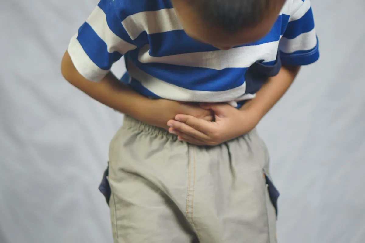 صورة لطفل مصاب بالمغص