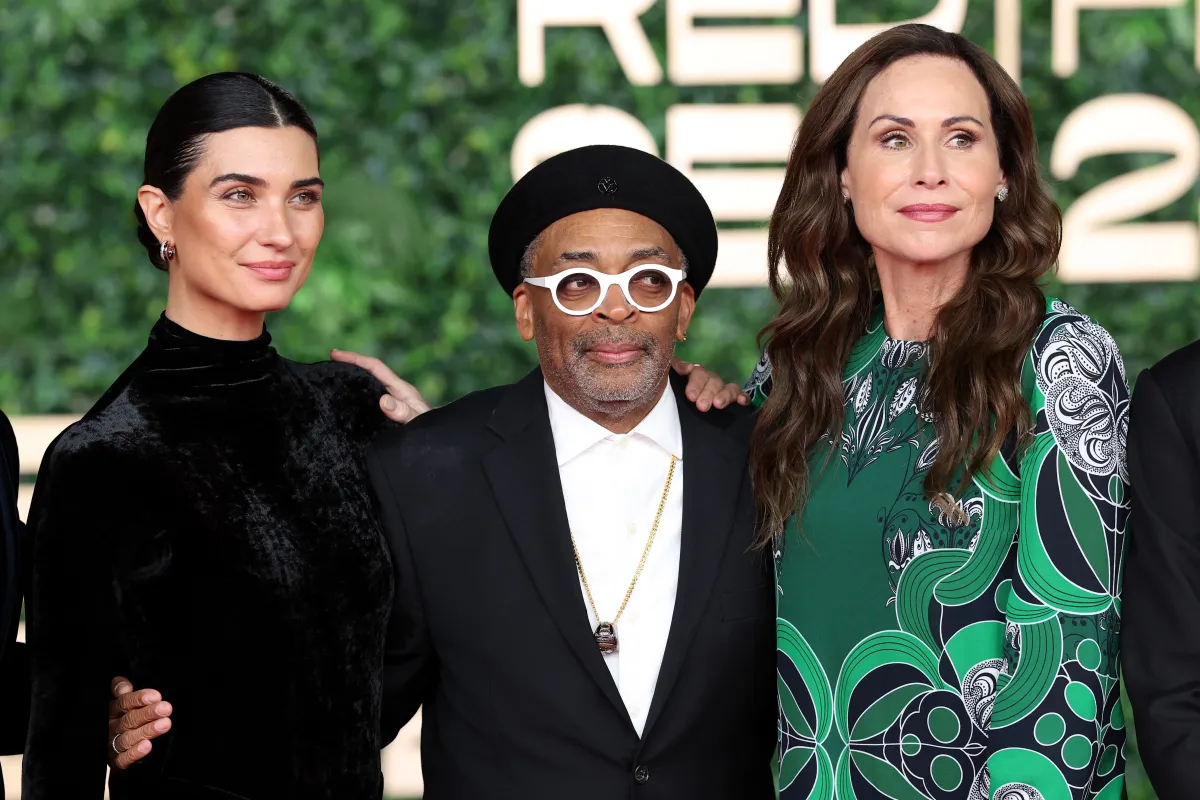 أعضاء لجنة تحكيم جوائز اليسر من حفل الختام – مصدر الصورة Daniele Venturelli/Getty Images for The Red Sea International Film Festival