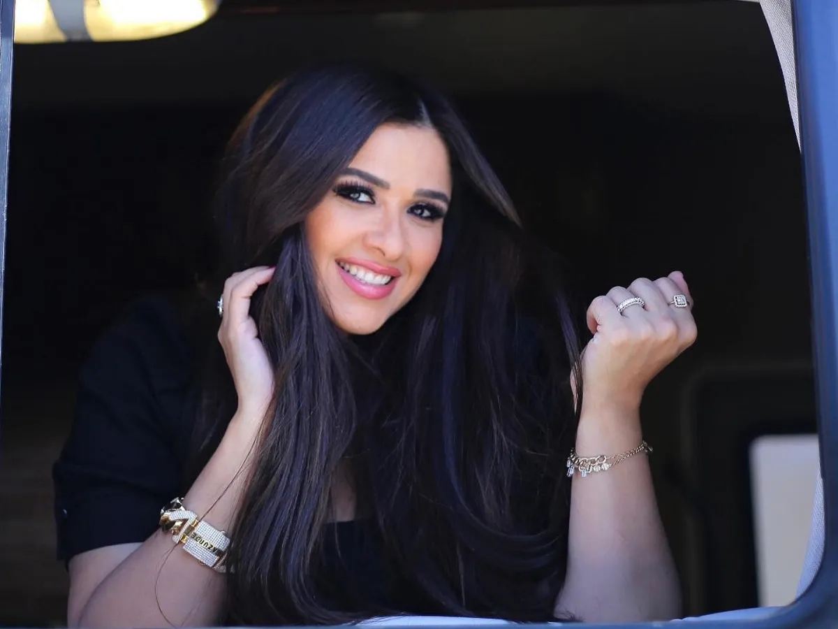 الفنانة ياسمين عبد العزيز