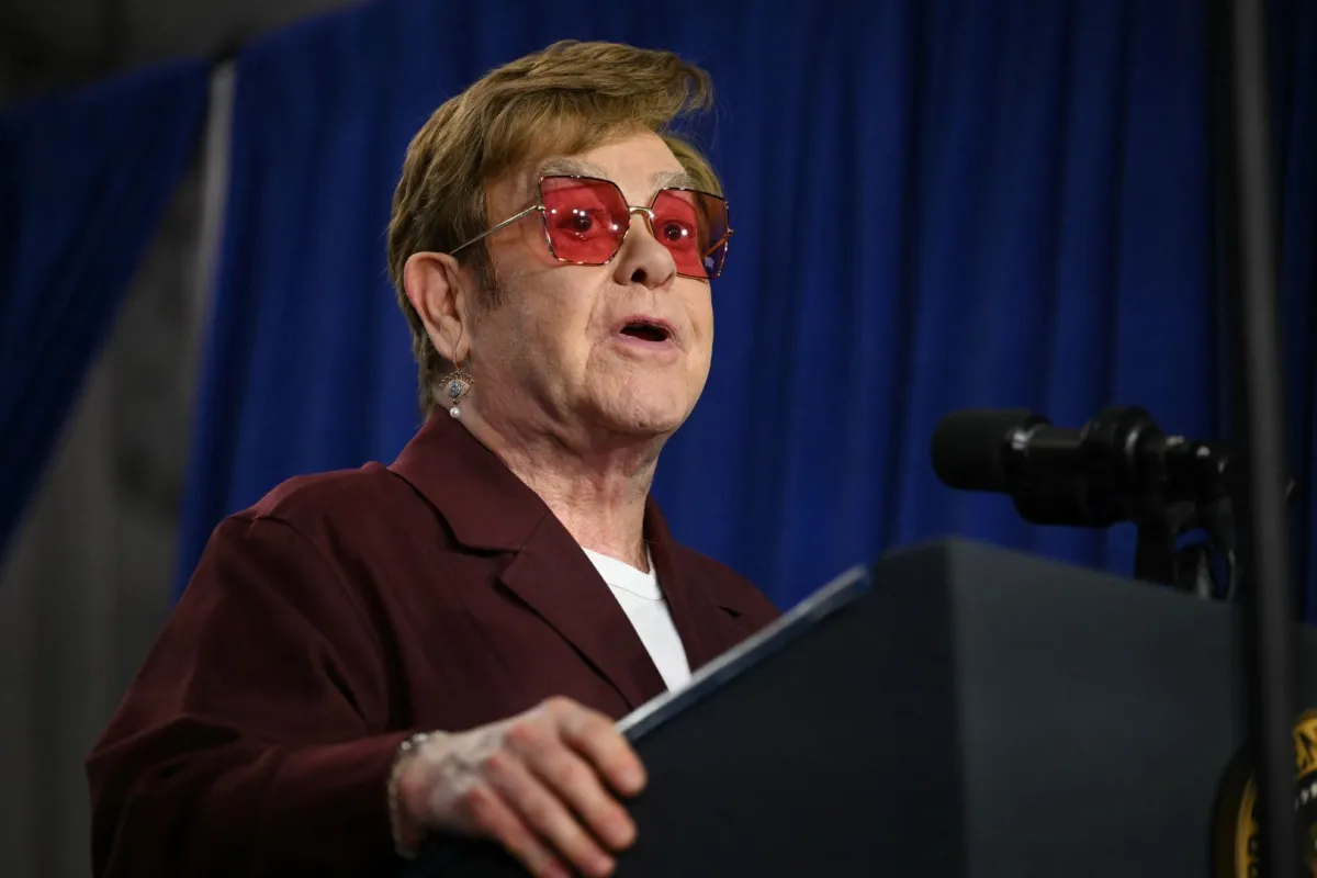 إلتون جون في نيويورك (Elton John in New York). مصدر الصورة: Mandel NGAN / AFP