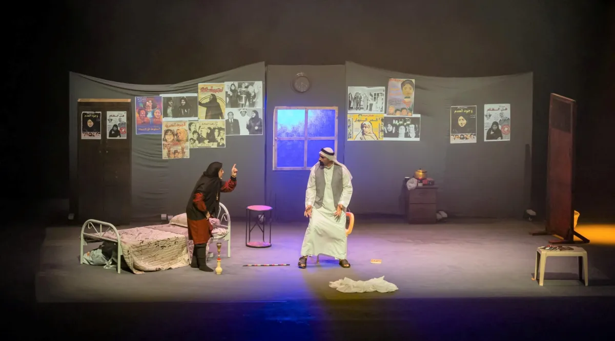 لقطات للمسرحية التي عرضت بأول يوم- الصورة من المركز الاعلامي لمهرجان الرياض للمسرح