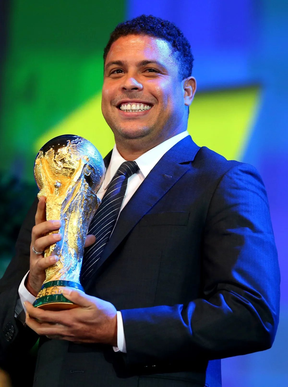 أسطورة كرة القدم البرزيلية رونالدو نازاريو 