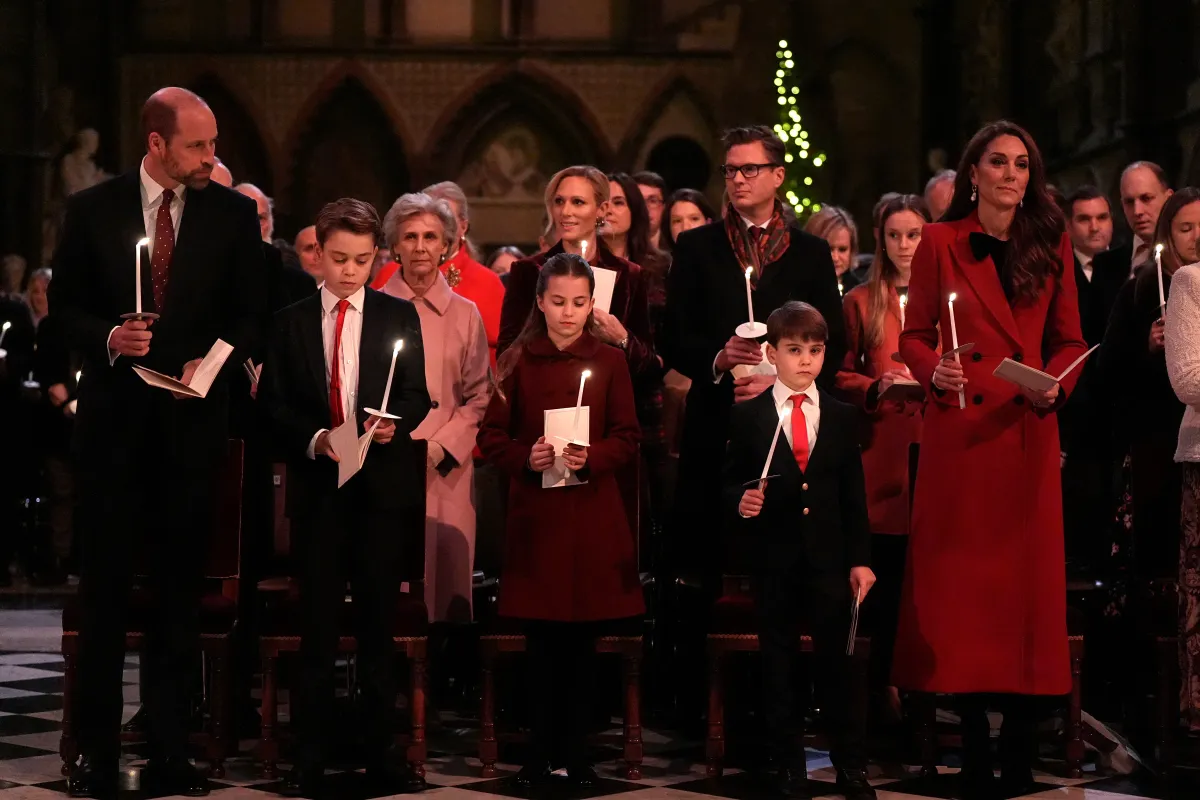 الأمير وليام والأمير جورج والأميرة شارلوت والأمير لويس وكاثرين في كنيسة وستمنستر في لندن (Prince William, Prince George, Princess Charlotte, Prince Louis and  Catherine at Westminster Abbey in London). مصدر الصورة: Aaron Chown / POOL / AFP